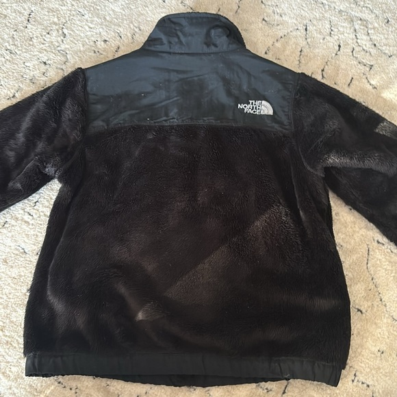 The North Face Girls Small Fuzzy Jacket - Picture 4 of 4